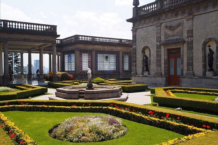 墨西哥城查普爾特佩克城堡和國家歷史博物館之旅 (Chapultepec Castle & National Museum of History Tour in Mexico City)