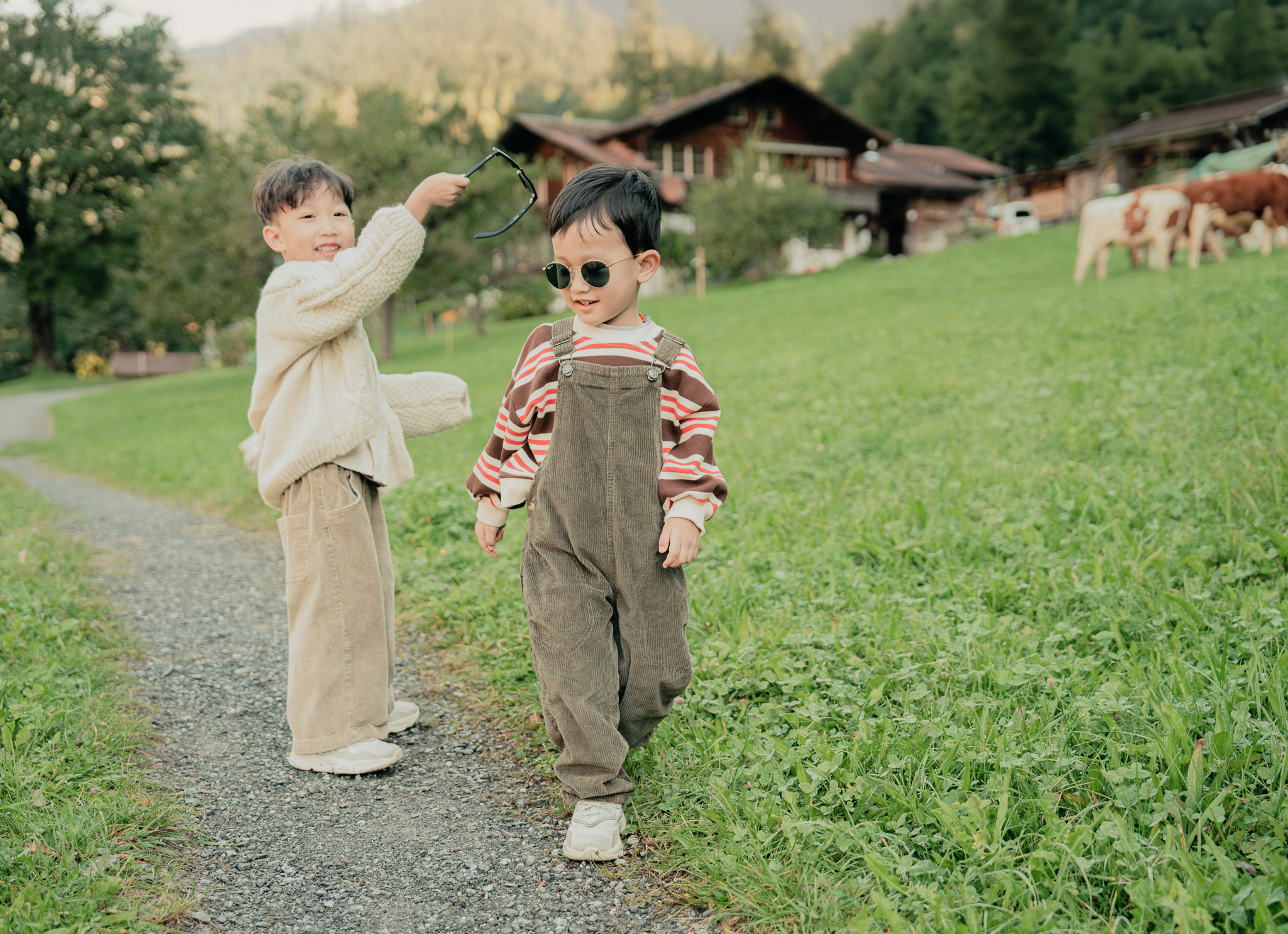 Private Photoshoot Tour: Lauterbrunnen & Wengen at the best spots