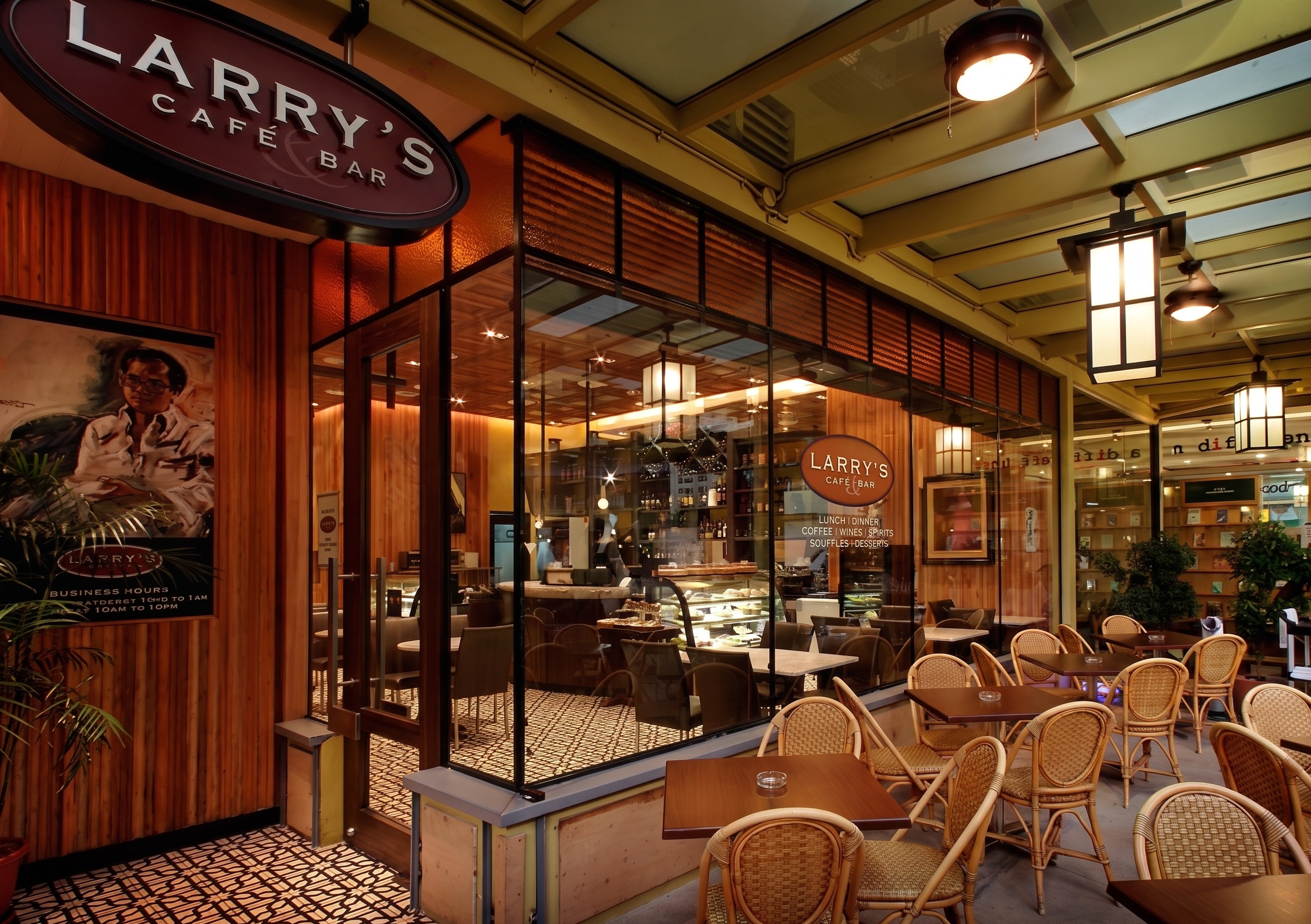 Larry's Cafe & Bar Serendra