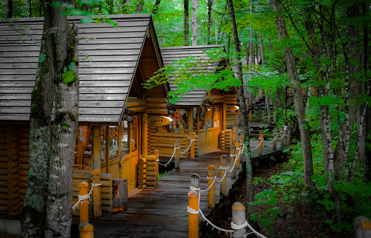 **森林精靈露台**是由倉本聰的小說所啟發,以森林裡的精靈為主題,打造出充滿魅力的手工木屋聚落。每間小屋都提供獨特的手作工藝品,像是玻璃製品、紙藝、畫作,以及薰衣草紀念品等,而且只有在這裡才買得到喔! **森林精靈露台**是由倉本聰的小說所啟發,以森林裡的精靈為主題,打造出充滿魅力的手工木屋聚落。每間小屋都提供獨特的手作工藝品,像是玻璃製品、紙藝、畫作,以及薰衣草紀念品等,而且只有在這裡才買得到喔!