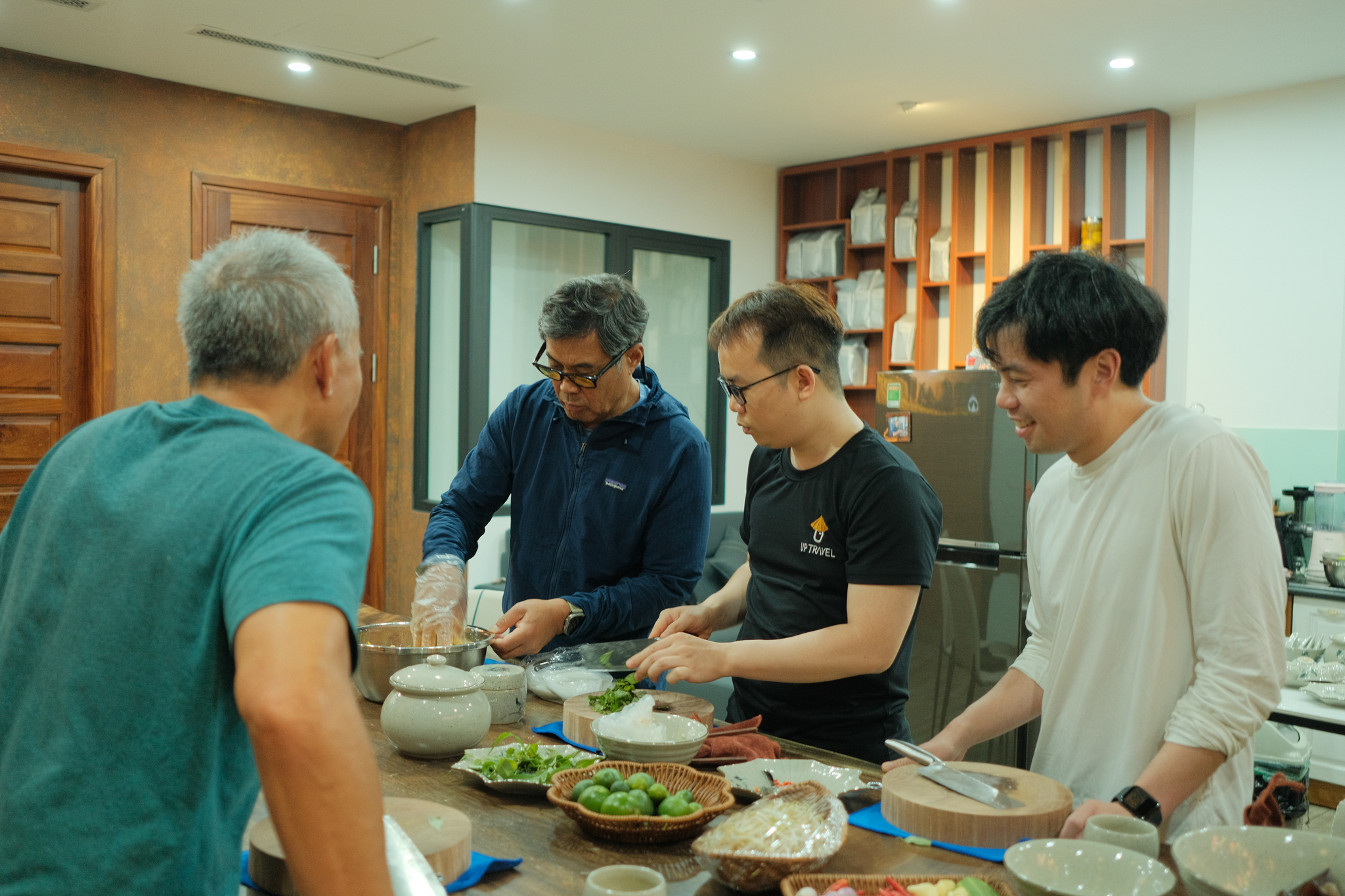 與當地人共餐：傳統餐點、市場導覽 & 免費品酒