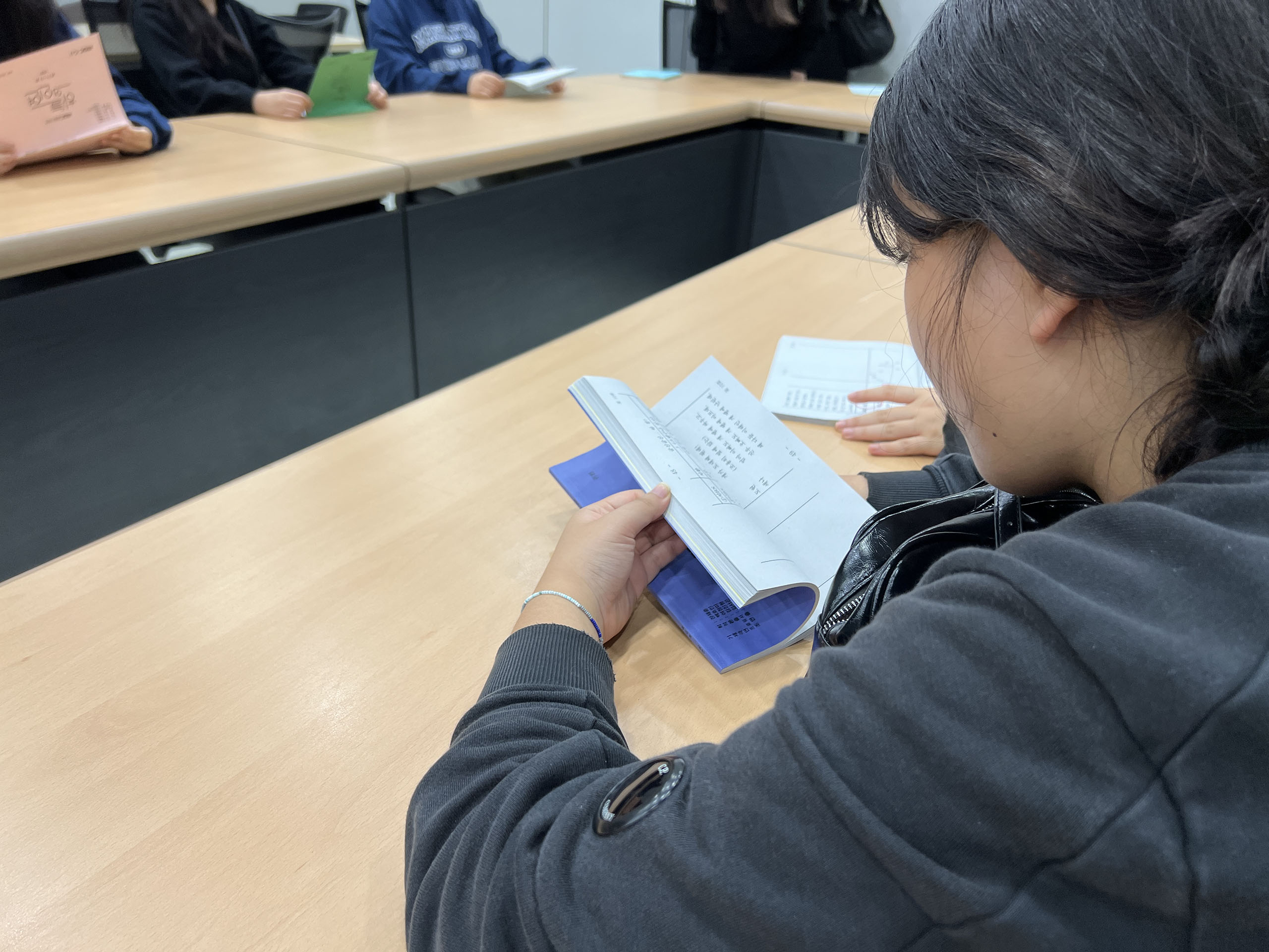 這是一個獨家機會，可以審閱真實的韓劇劇本。