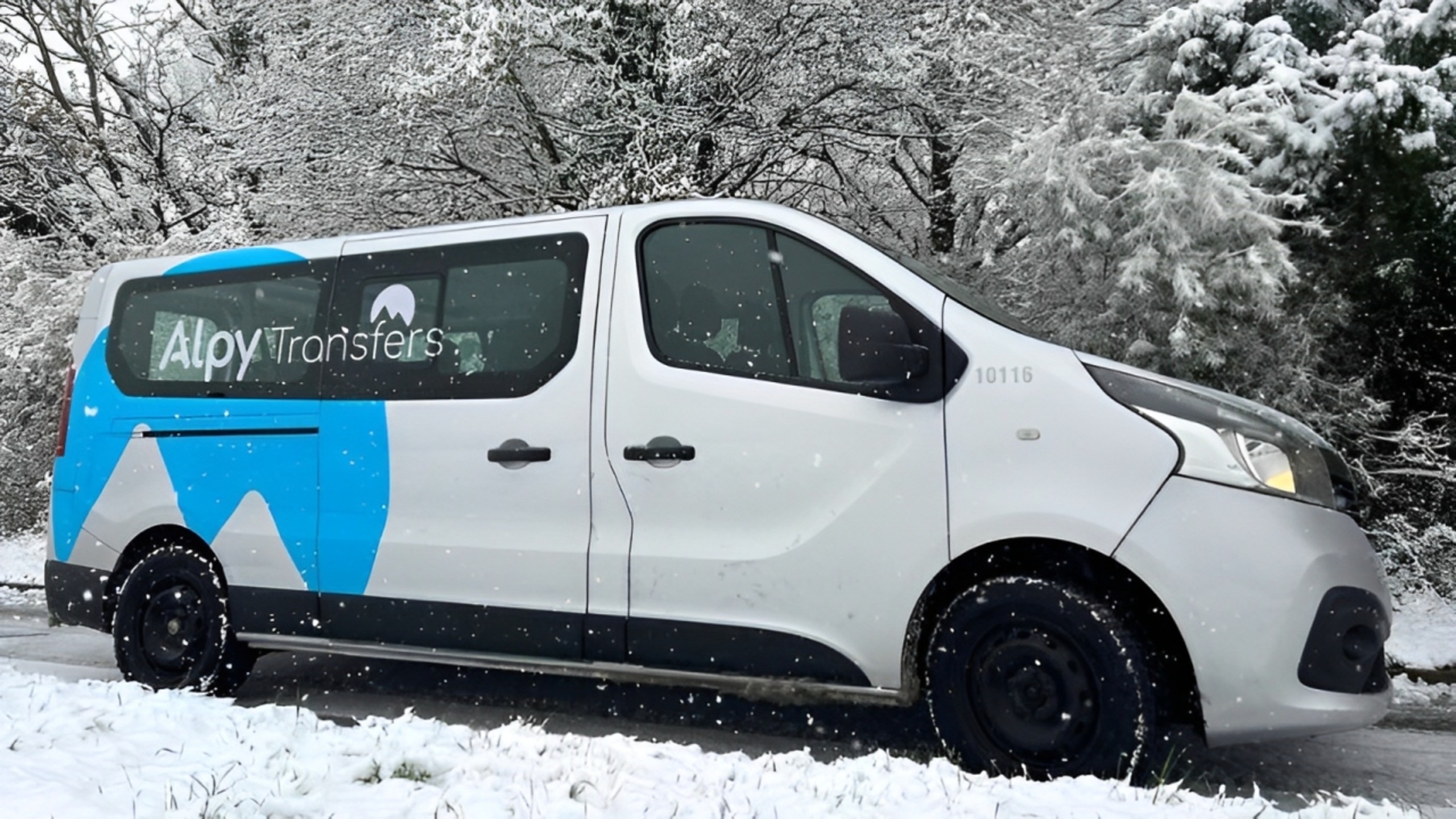 Relax in a stress-free transfer with air-conditioned seating and ample space for luggage and skis