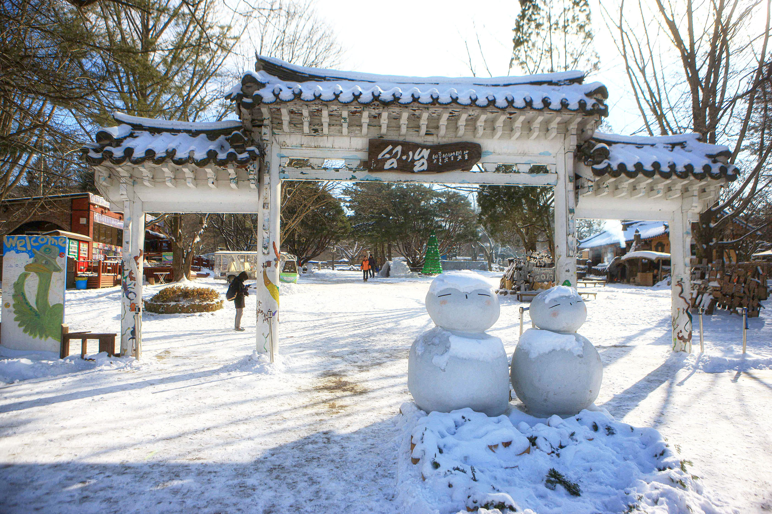 搭乘景觀渡輪,踏上充滿自然風情的島嶼,非常適合悠閒散步與戶外活動。 搭乘景觀渡輪,踏上充滿自然風情的島嶼,非常適合悠閒散步與戶外活動。