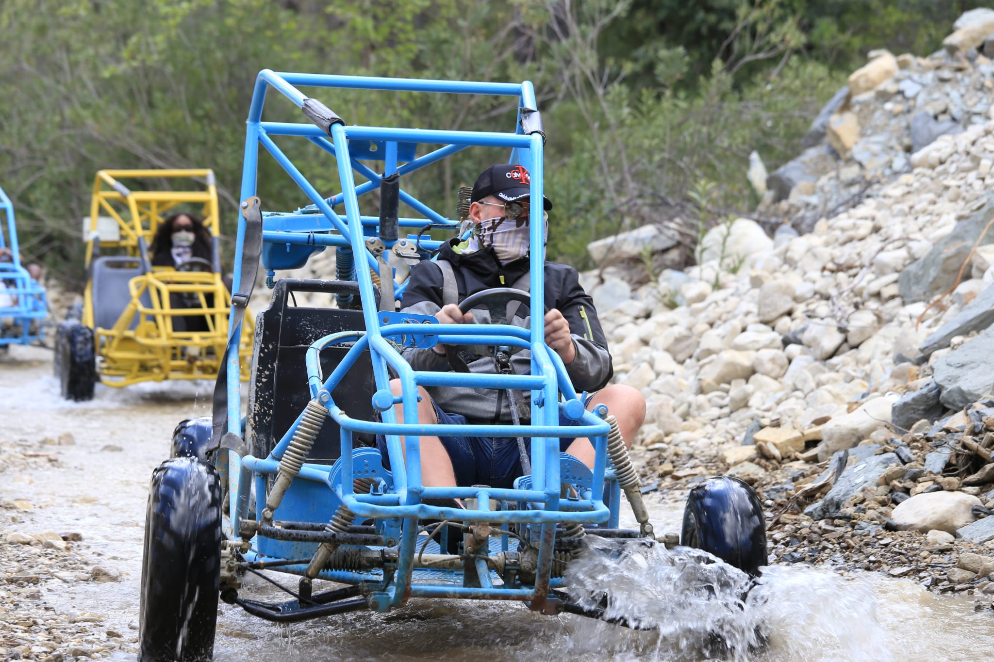 漂流、越野車探險和高空滑索體驗（含午餐和往返接送）
