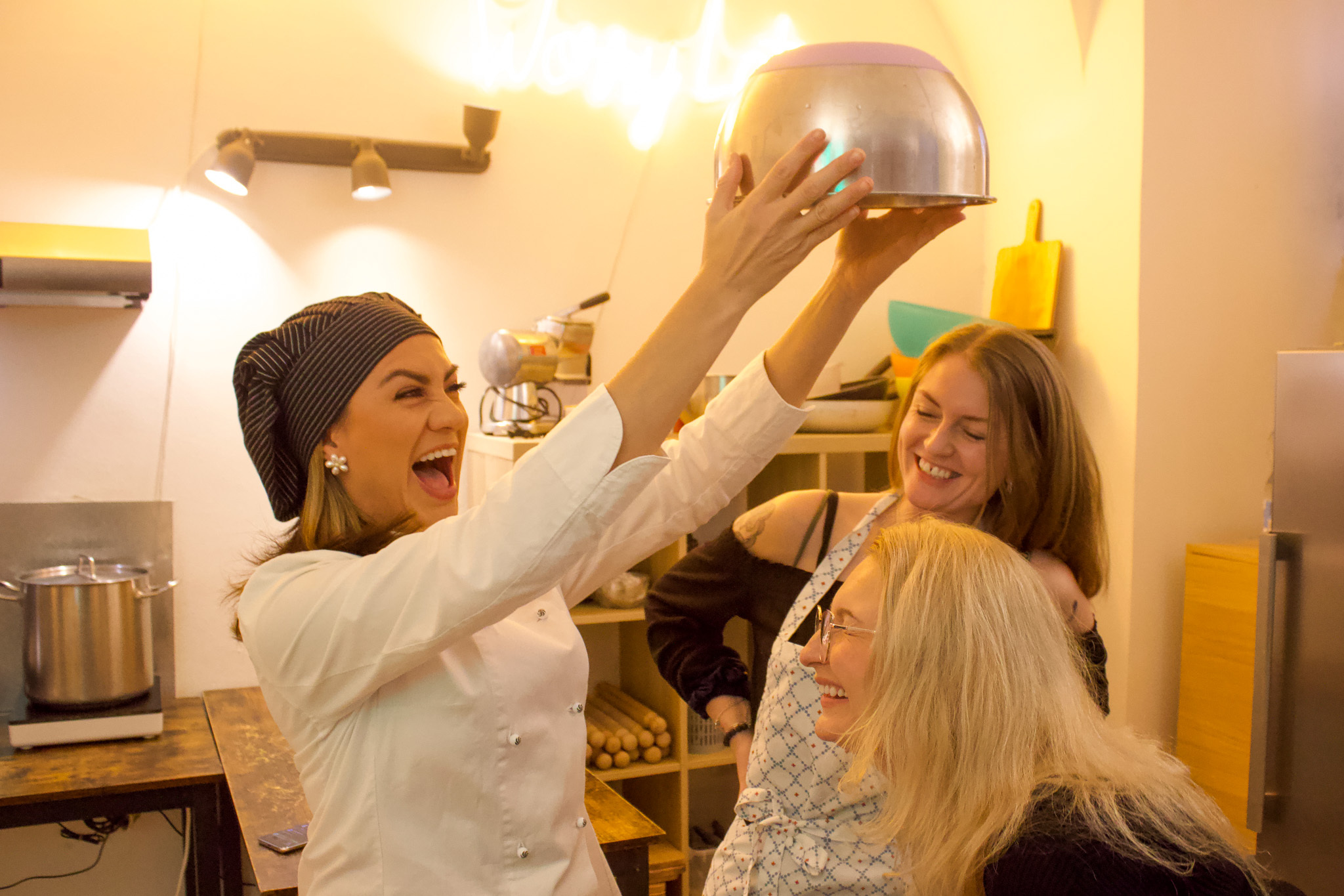 在難忘的課堂中盡情揉捏、攪拌、啜飲和品嚐 在難忘的課堂中盡情揉捏、攪拌、啜飲和品嚐