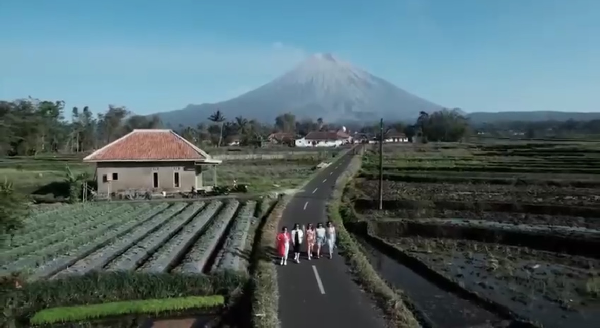 泗水出發， συμβαδίζω  Tumpak Sewu & 布羅莫火山 (Mount Bromo) 二日遊