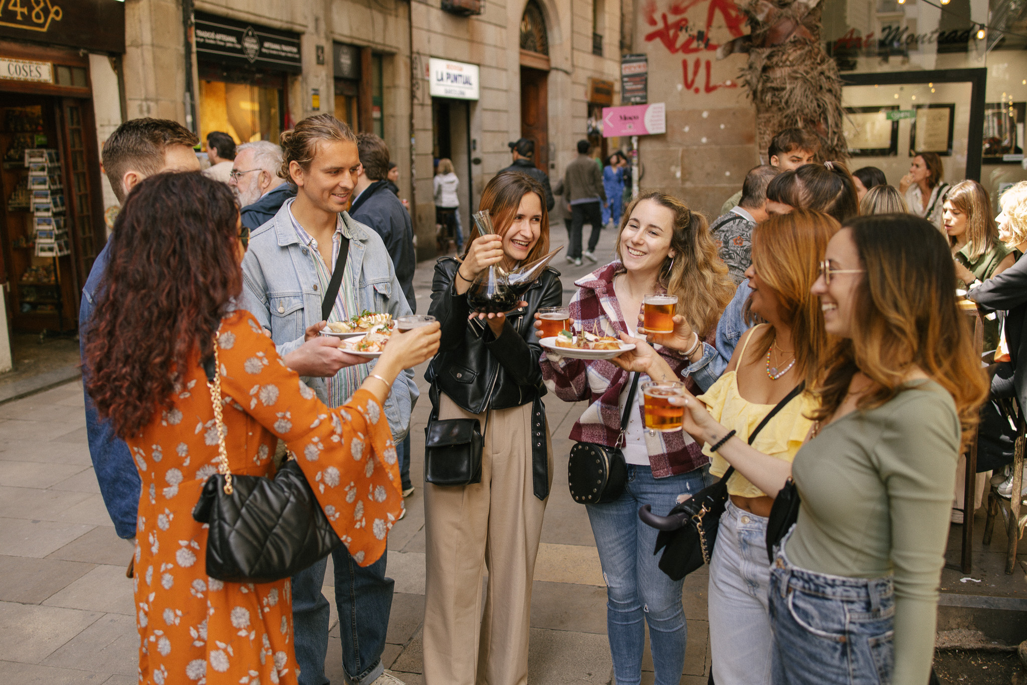品嚐道地小吃、開懷大笑、感受在地氛圍——這就是巴塞隆納的獨特魅力！
