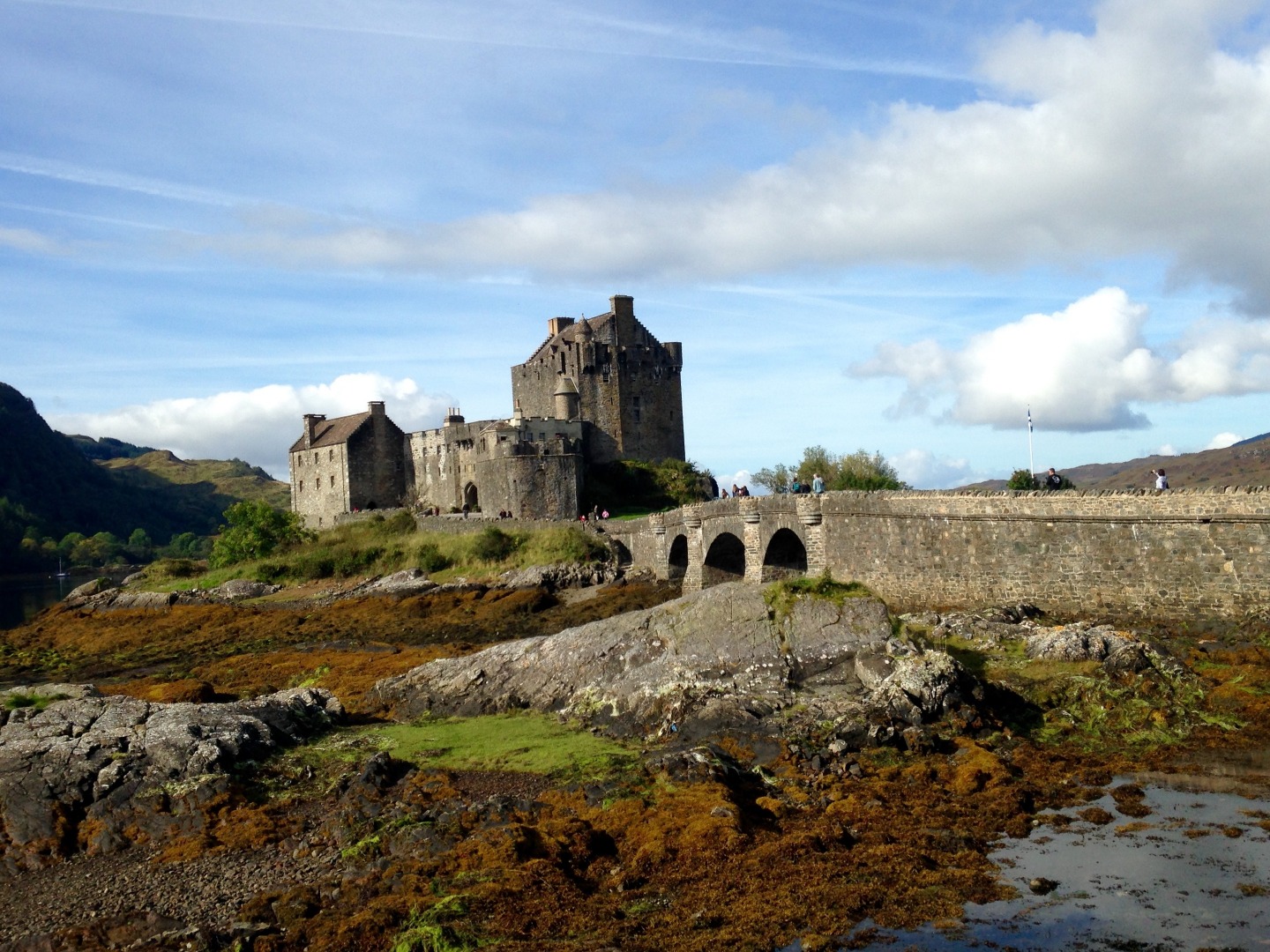 近距離欣賞迷人的艾琳多南城堡 (Eilean Donan Castle) 近距離欣賞迷人的艾琳多南城堡 (Eilean Donan Castle)