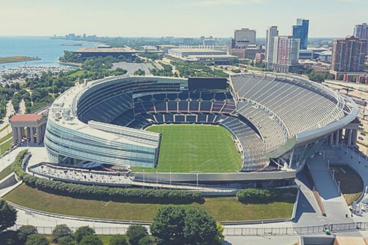 芝加哥熊隊（Chicago Bears）在士兵體育場（Soldier Field）的橄欖球比賽