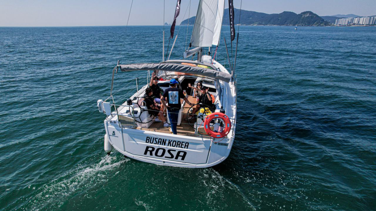 Busan sailing class with a national yacht medalist