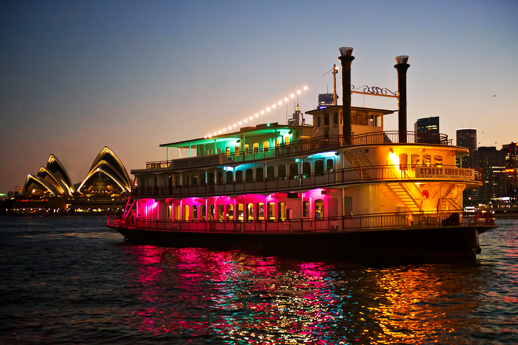 Sydney Cabaret Classic Dinner Cruise
