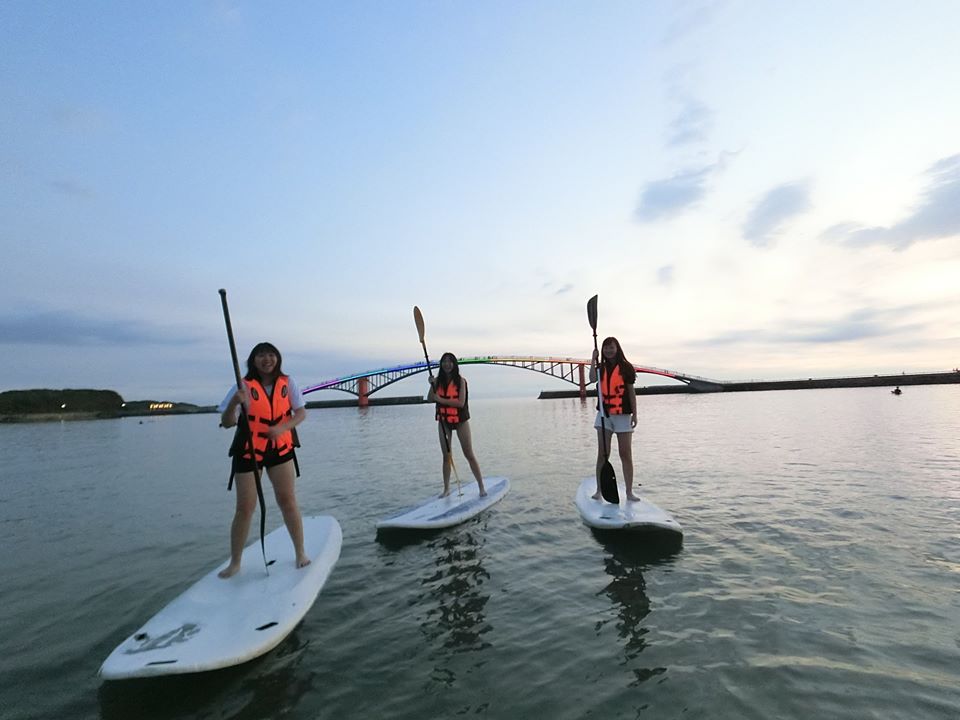 澎湖水上活動: 盛夏海樂園 - SUP＆彈跳包＆海上溜滑梯＆海上跳水