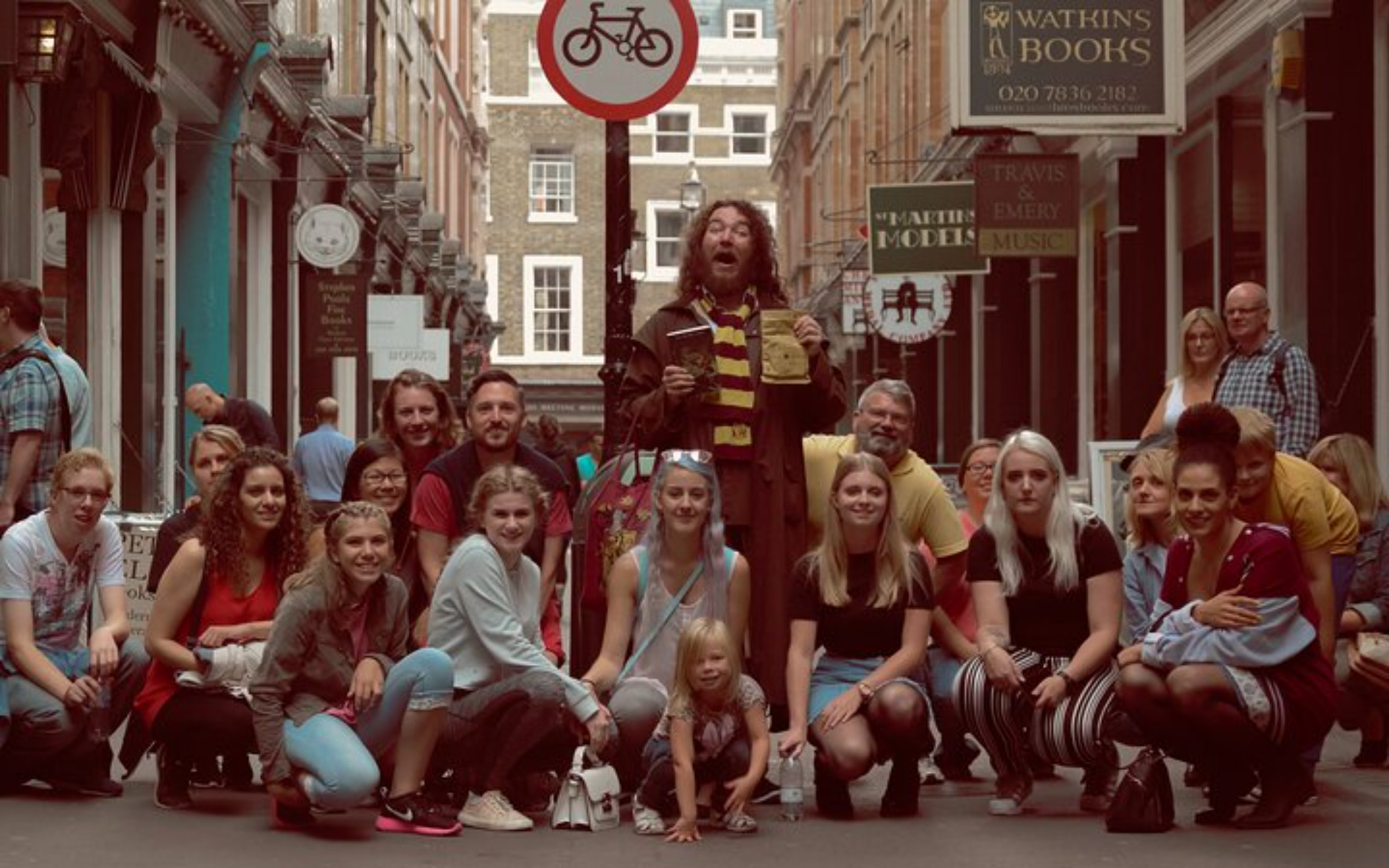 在魔法專家的帶領下，探索熱門電影《哈利波特》系列的拍攝場景