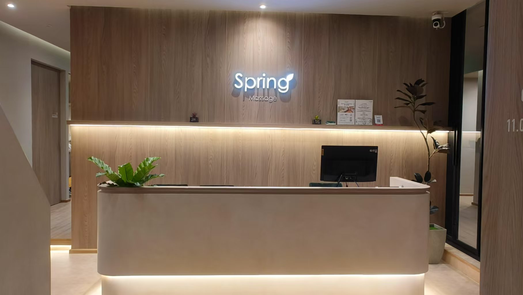 Spring Massage & Spa Sukhumvit 33/1 shop (Emquartier) in Bangkok