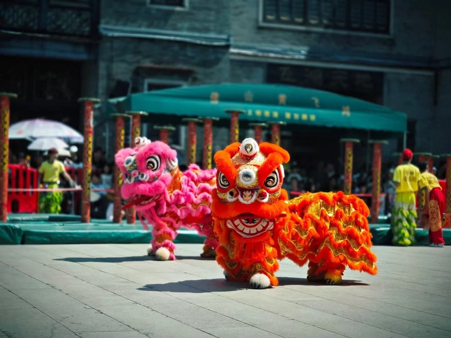 One-day tour from Guangzhou to Foshan Ancestral Temple, Lingnan World, Nanfeng Ancient Kiln, and Nanyue King Museum