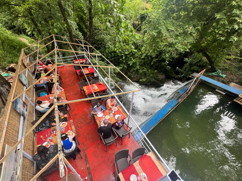 吉普車探險 + 塔濟峽谷 + 漂流 + BBQ 午餐 + 接送