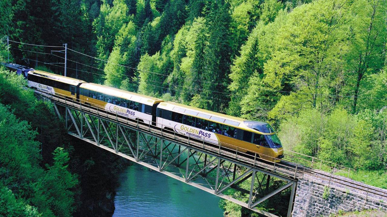 格呂耶爾之旅：巧克力工廠、奶酪農場和金色山口快車 (Gruyeres Tour: Chocolate Factory, Cheese Farm with Golden Pass Train)