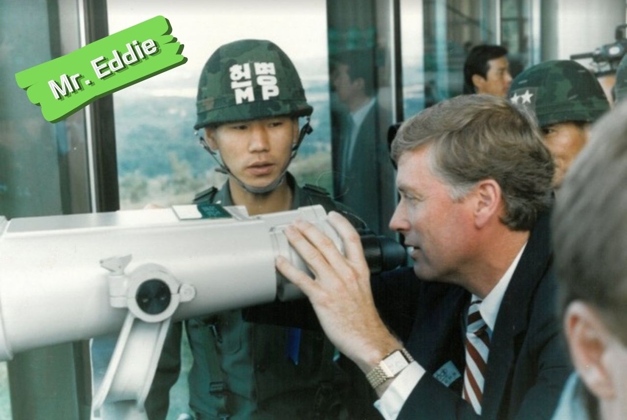 In 1988, Eddie briefing Dora Observatory to US vice president. Now it’s your turn, get the perfect guide line from Eddie! Dive into your curiosity.