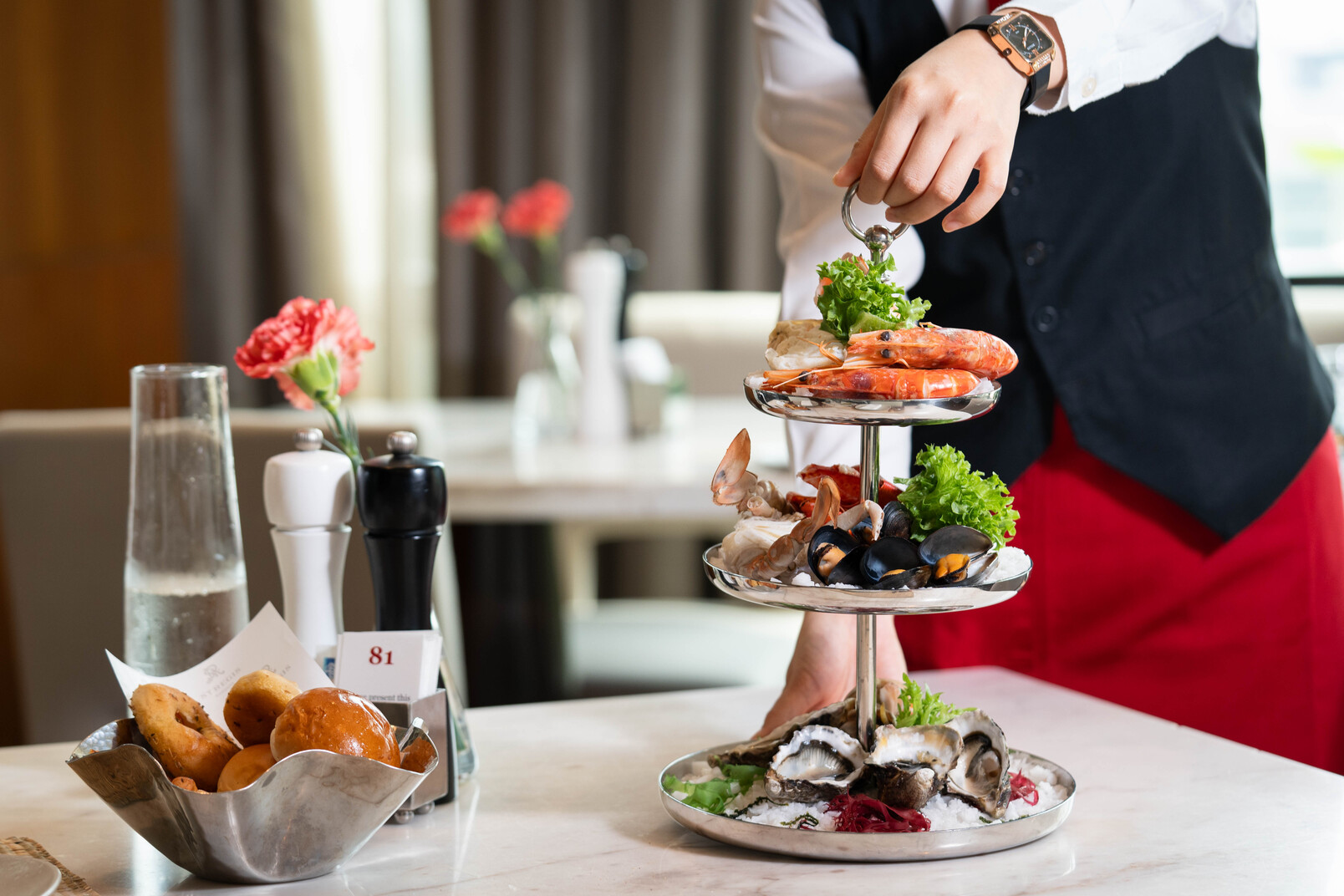 在曼谷瑞吉酒店Viu餐廳享受奢華晚餐