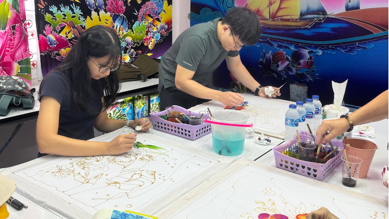 在織物上著色和繪畫 在織物上著色和繪畫