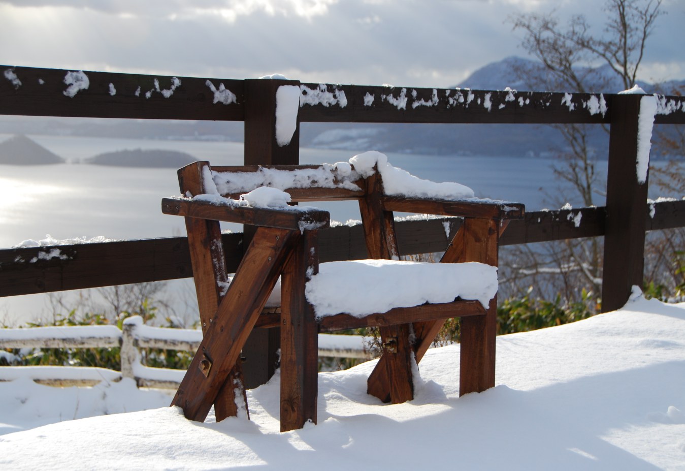 洞爺湖冬日湖面寧靜如鏡。 洞爺湖冬日湖面寧靜如鏡。