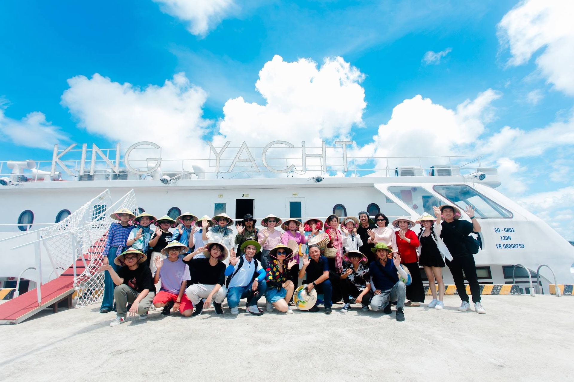 Thieng Lieng Island & Salt Village Day Tour With King Yacht