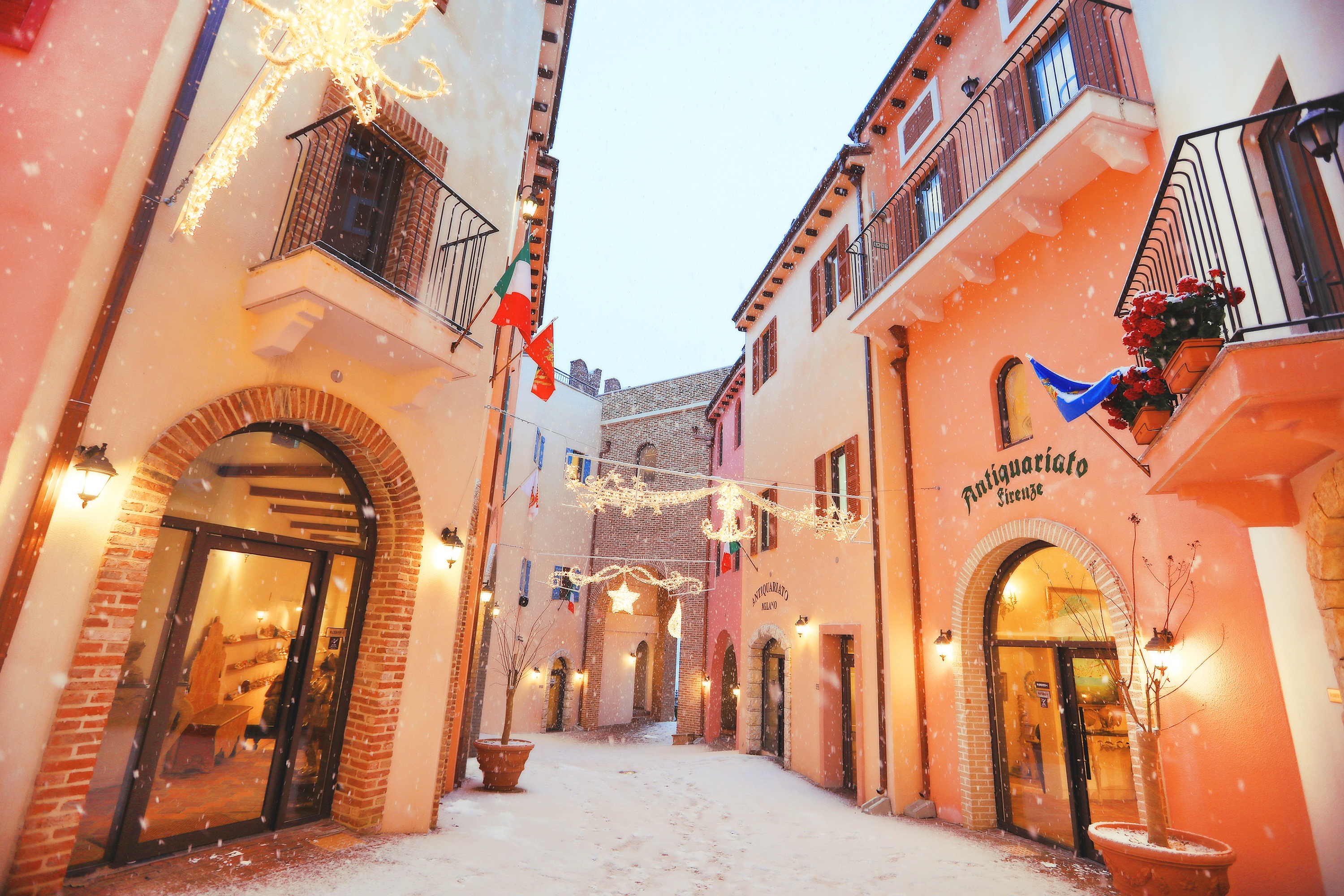 一座以義大利風格建築為特色的文化主題樂園。漫步於迷人街道，盡情飽覽絕美景色。