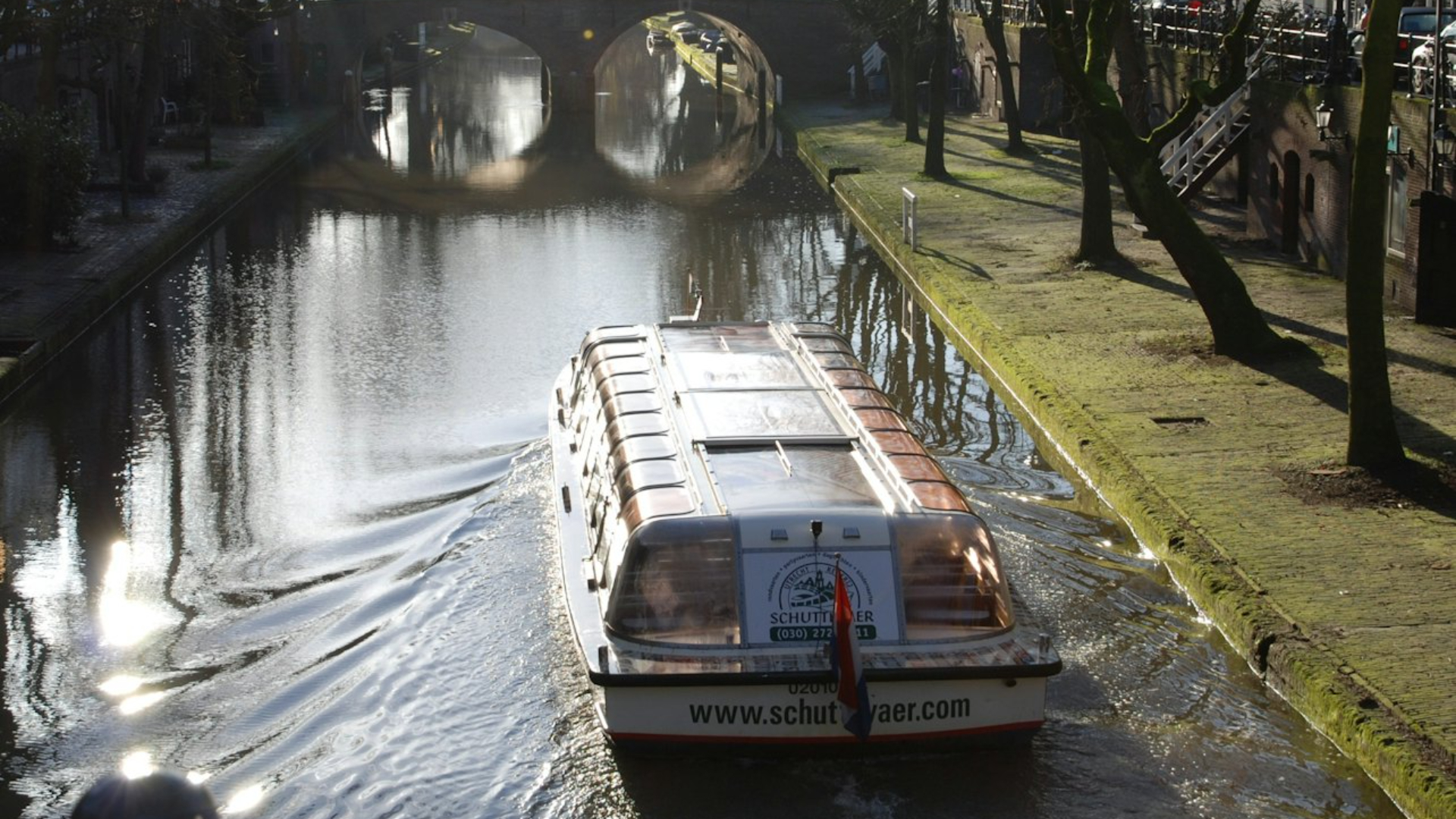 Unwind as you cruise through Utrecht’s historic canals and peaceful surroundings