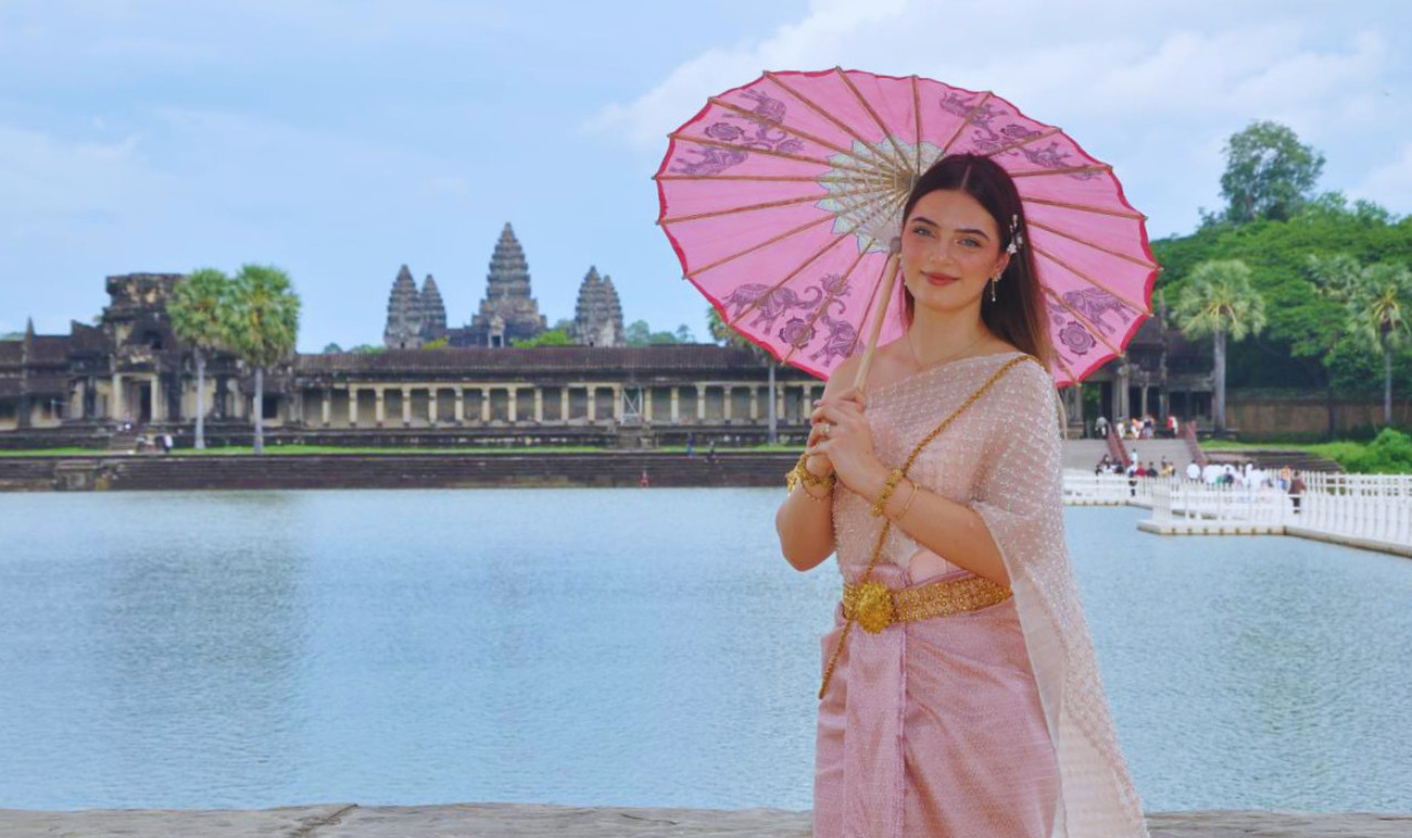  Khmer Traditional Costume  Experience at Angkor Wat