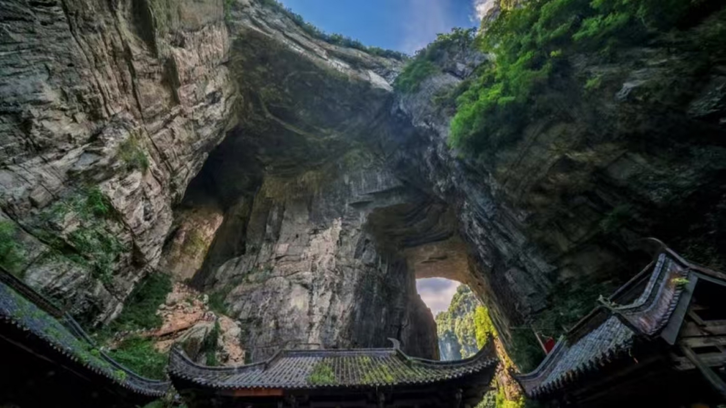 重慶魔幻山城暢玩五日遊（2~8人精品小團+天生三橋+仙女山公園+《印象武隆》演出+烏江畫廊遊船++磁器口川劇變臉+江景火鍋+統景溫泉）
