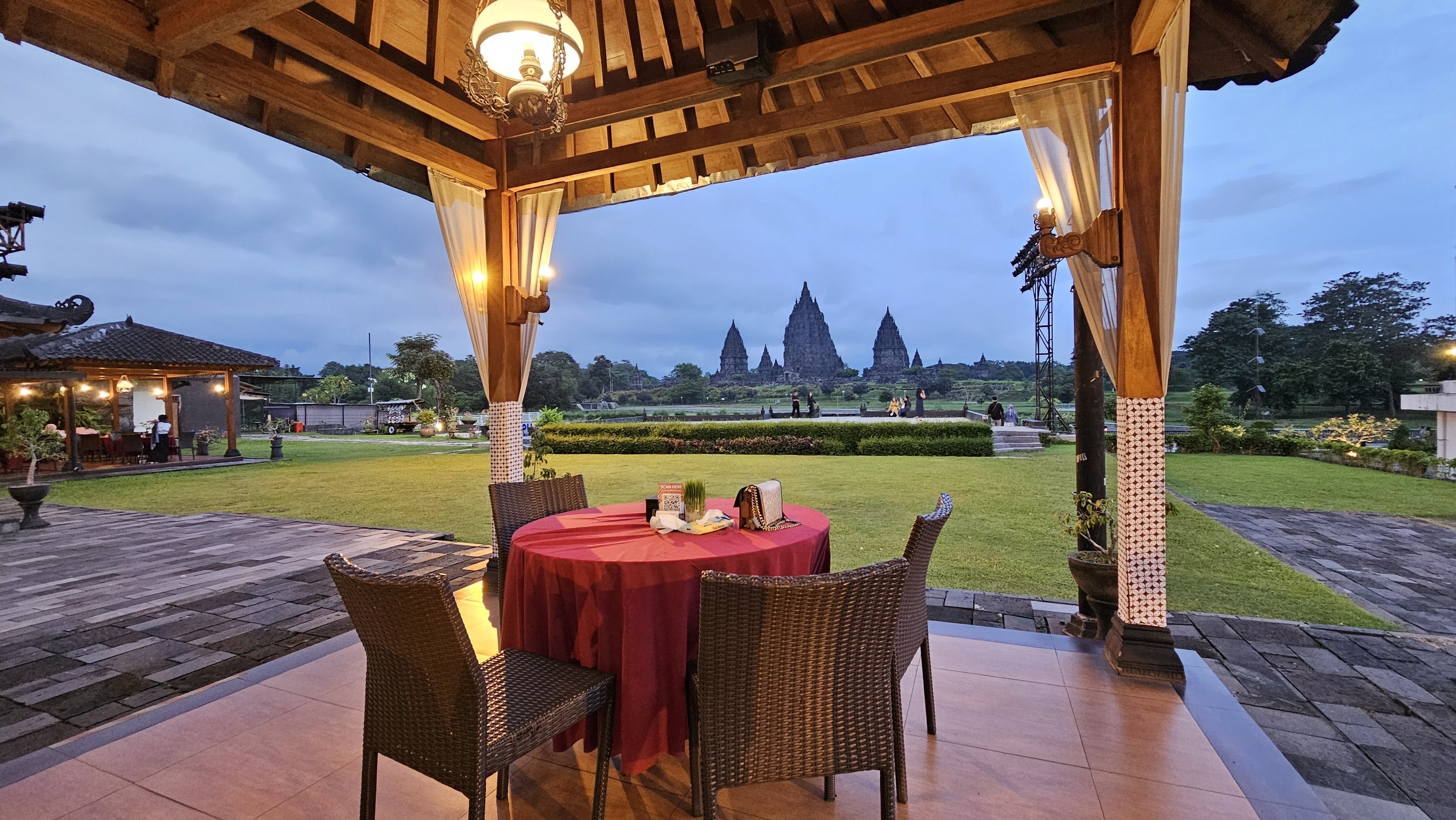 Yogyakarta Tours &amp; Instagrammable Cafes with Volcano &amp; Temple Views