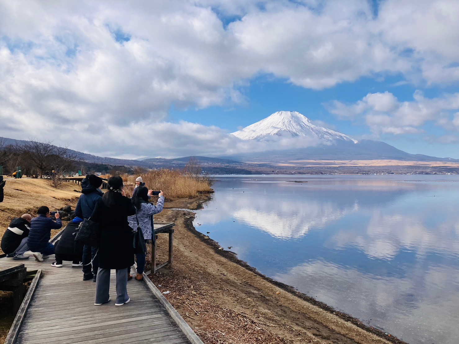 【富士山羅森便利店打卡及雙湖一日遊】 -富士山洞窟鳴澤冰穴, 河口湖，山中湖(上野或新宿出發  午餐可選神戶牛肉涮涮鍋定食)