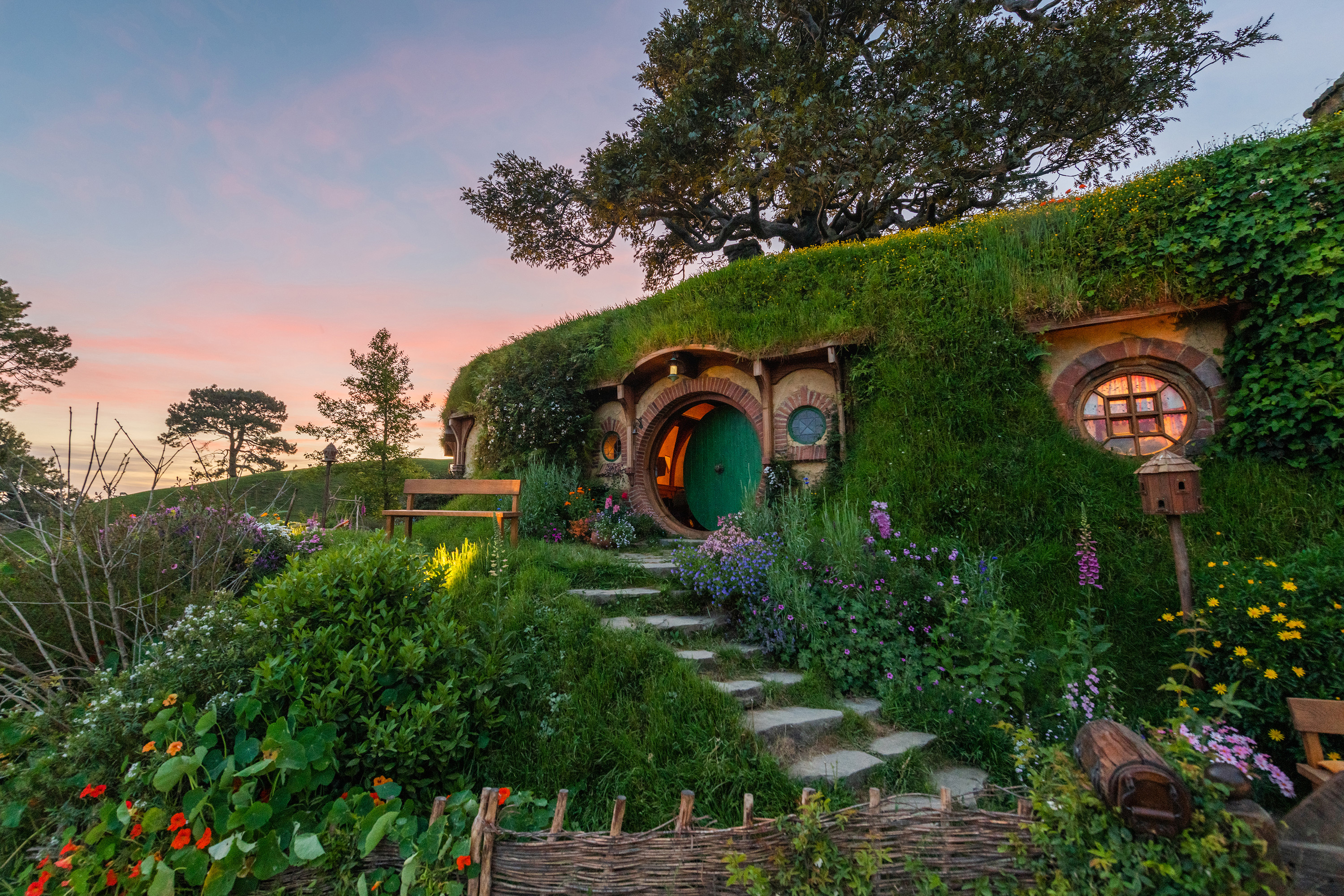 Hobbiton Movie Set & Waitomo Caves Full-Day Small Group Tour