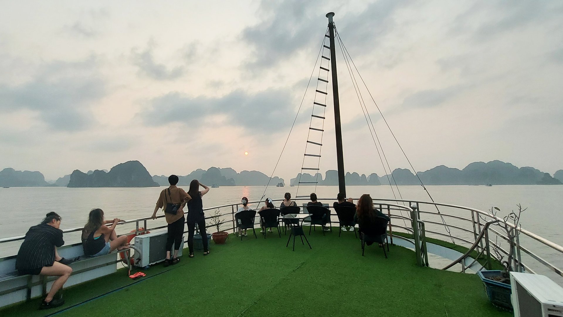 下龍灣小團遊船之旅（Wonder Ha Long Cruise 提供）