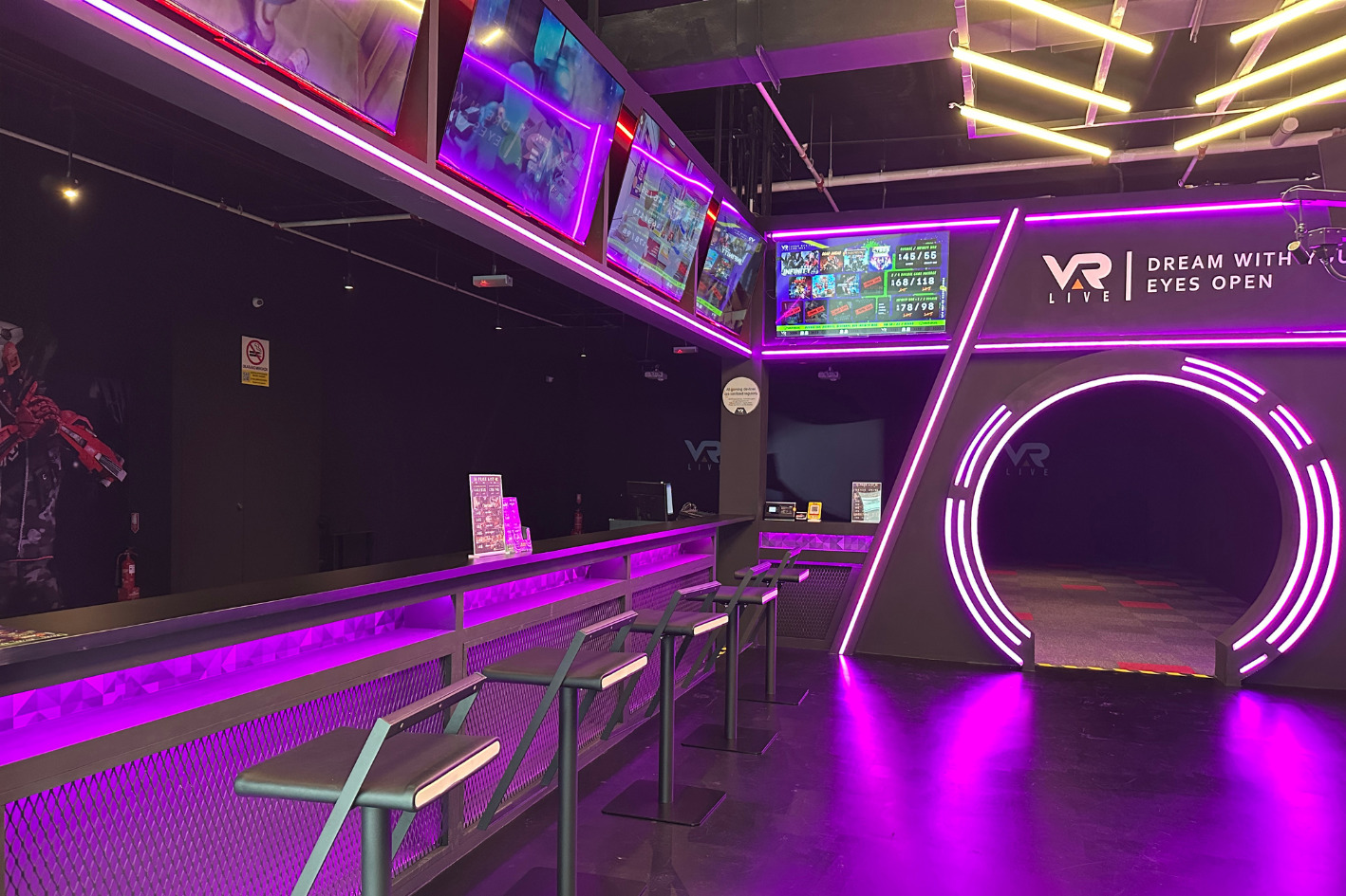 【KLGCC 商場】成為首批體驗我們最新VR漫遊遊戲的玩家，該遊戲僅在此地點首次亮相。