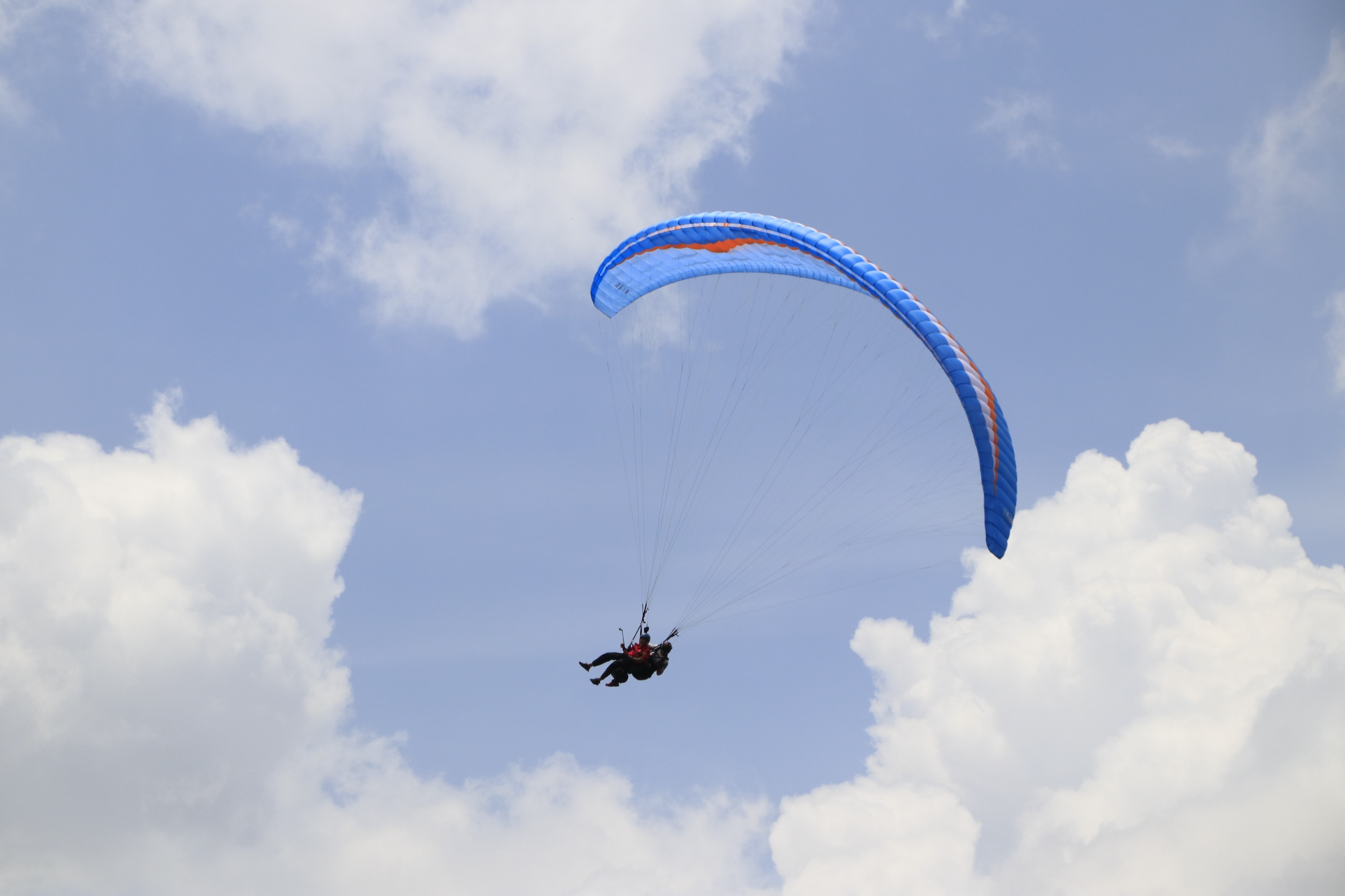 登加樓專業雙人滑翔傘體驗