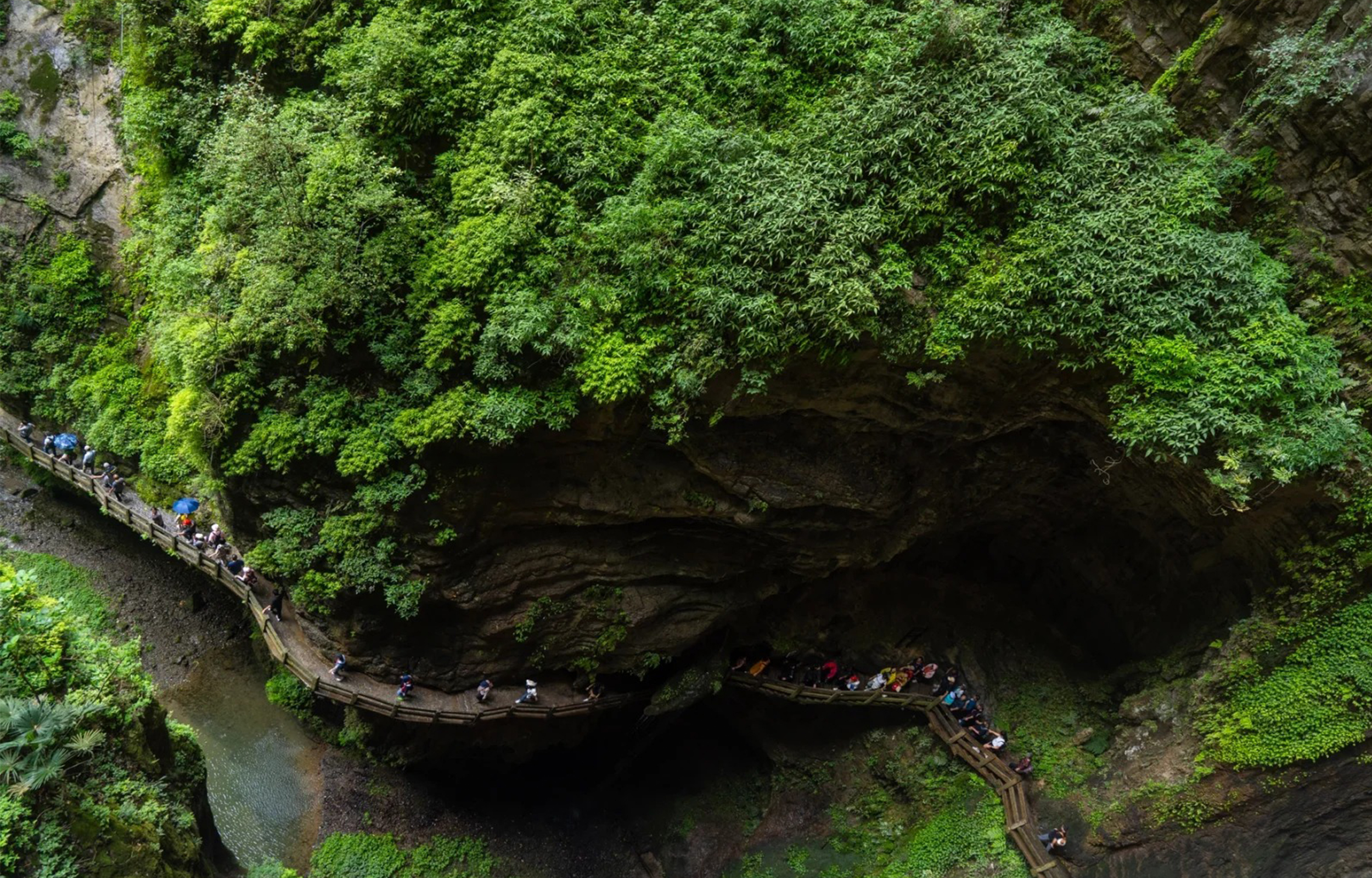 重慶武隆天生三橋&龍水峽地縫&蚩尤九黎城2日純玩（喀斯特奇觀+山地草甸風光+贈送《印象武隆》演出票&沉浸式演繹+重慶往返）