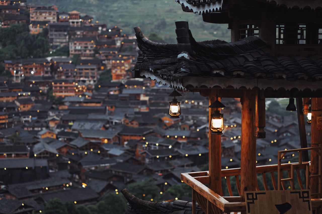 貴州洞穿雲天4日遊（平塘天眼+黃果樹瀑布+西江苗寨+荔波小七孔）