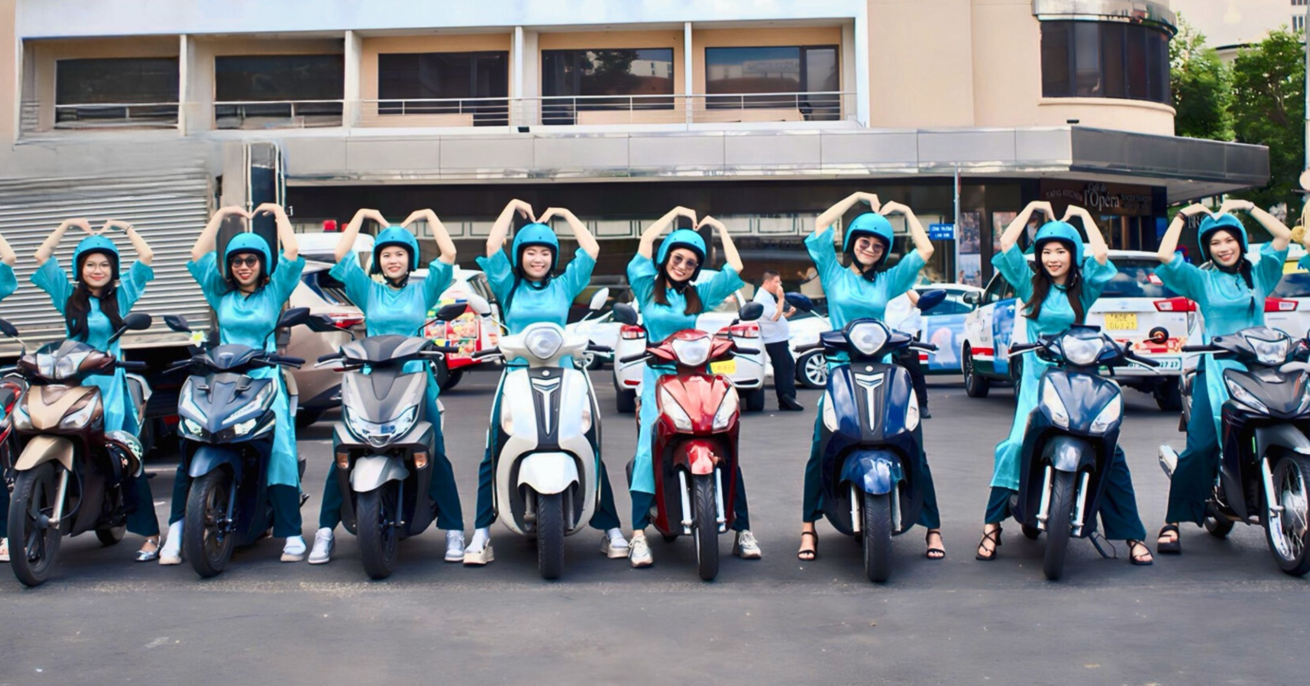 胡志明市熱門景點摩托車半日遊（奧黛女騎士）