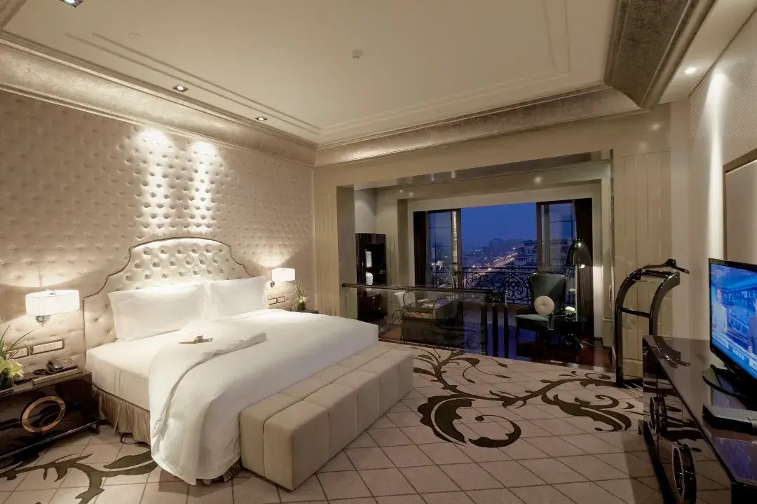 【Room Photos】—Hollywood Deluxe King Room