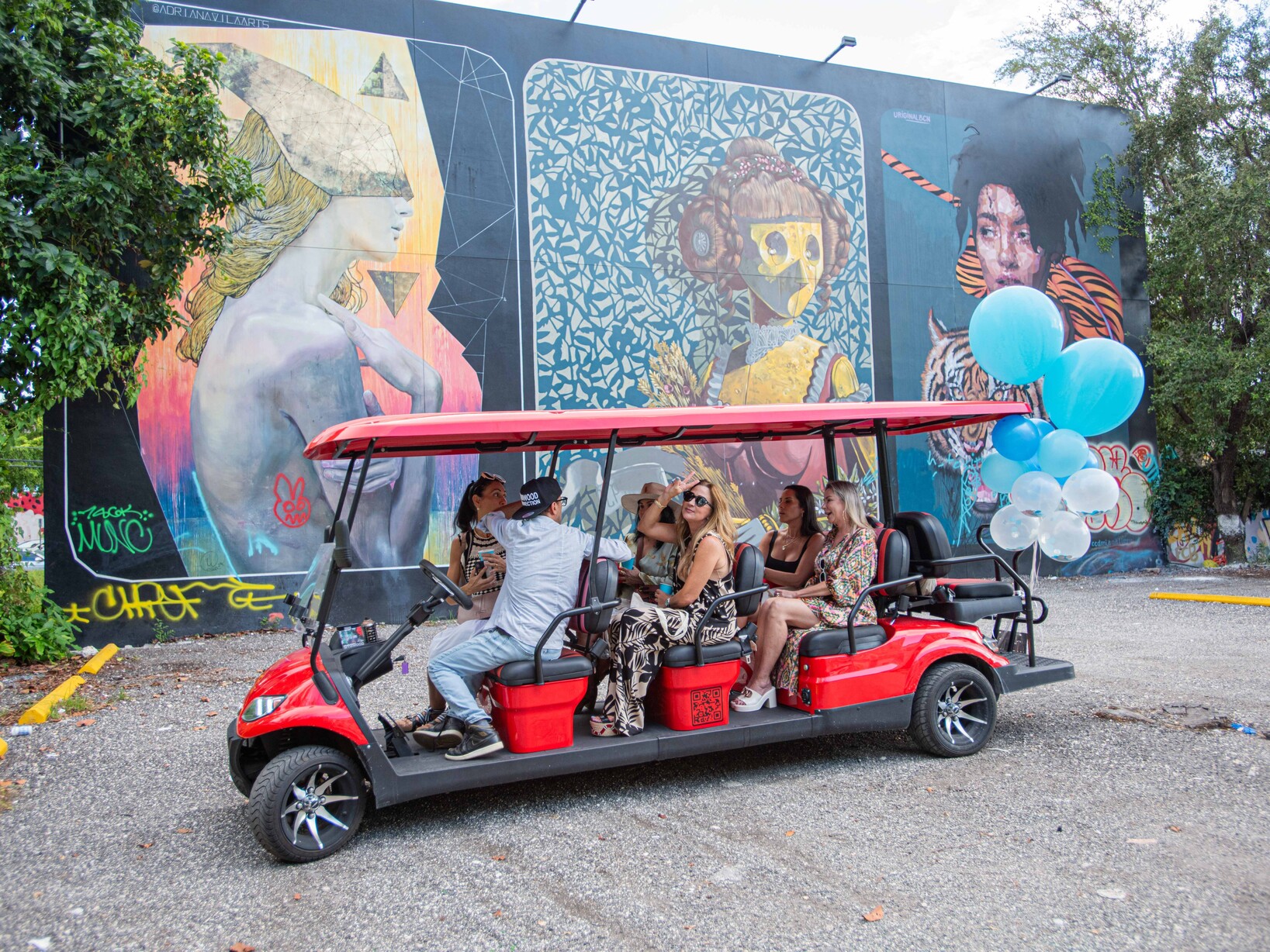 乘坐 District Buggy 穿梭於 Wynwood 的街道，展開獨一無二的藝術之旅
