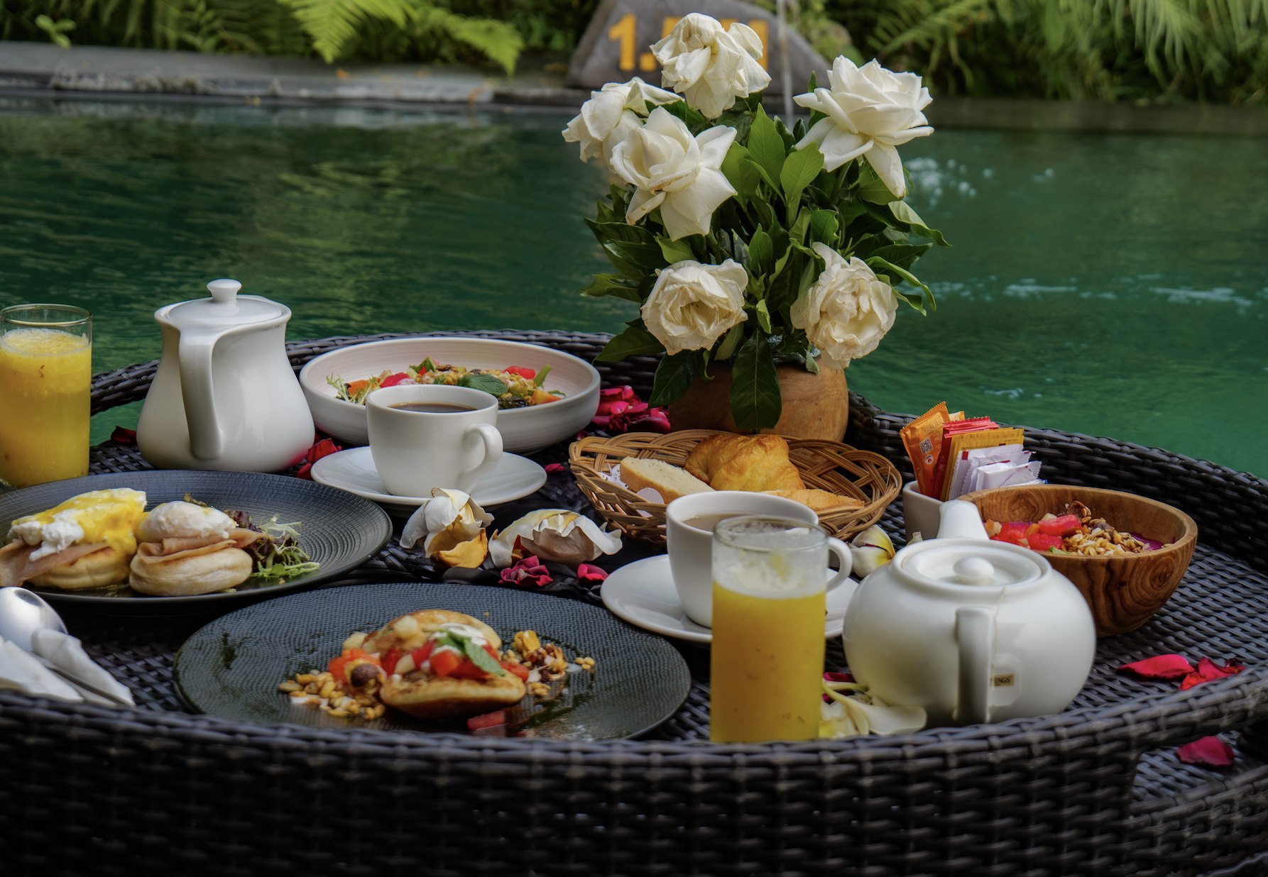 烏布Amateras餐廳下午茶和用餐體驗 (Afternoon Tea And Dining Experience at Amateras Restaurant Ubud)