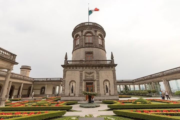 墨西哥城查普爾特佩克城堡和國家歷史博物館之旅 (Chapultepec Castle & National Museum of History Tour in Mexico City)