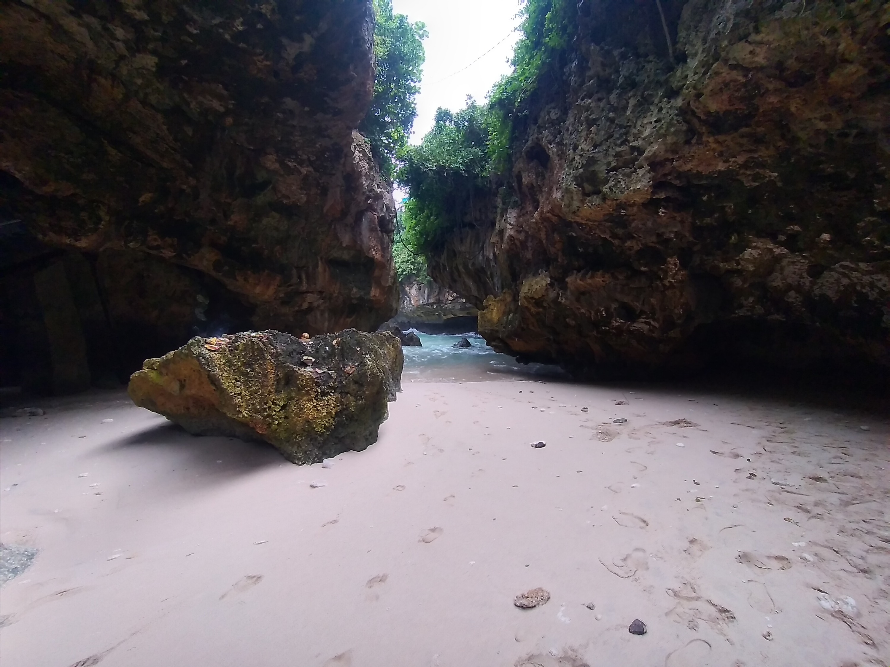 印尼海神廟（Tanah Lot）& Padang Beach（巴東海灘）& 烏魯瓦圖日落（Uluwatu）& 卡恰舞一日遊