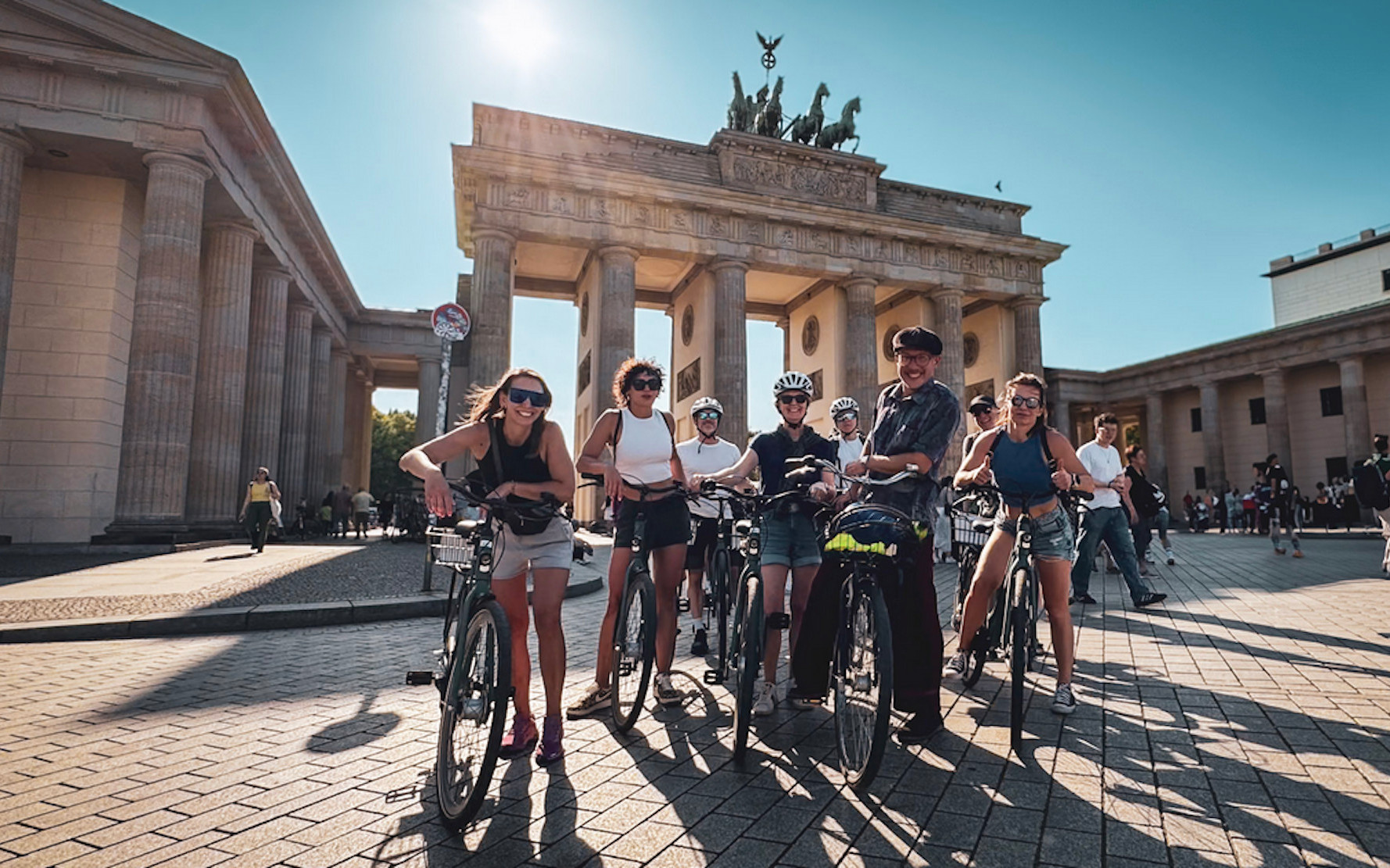 Berlin: Guided Bike Tour to explore the Highlights