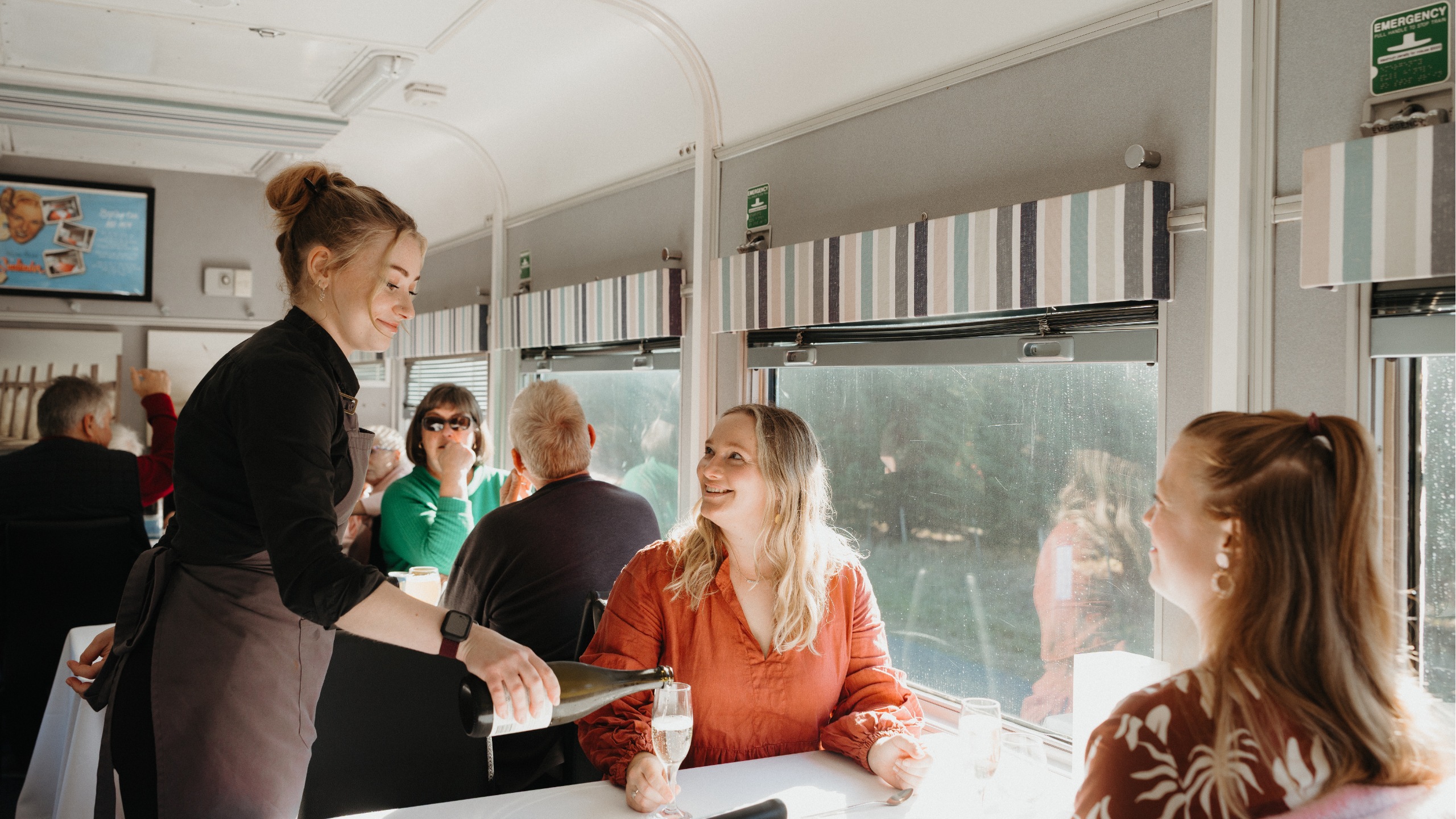 在社交餐車中享受友善的服務。