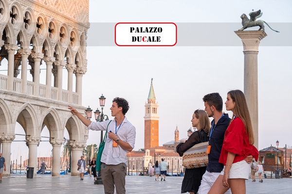 Grand Canal Gondola Ride and Walking Tour in Venice