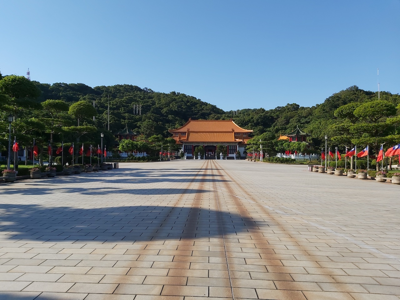 國立故宮博物院與中正紀念堂半日市區之旅