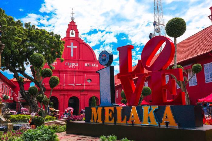 Pink Mosque + Malacca Straits Mosque + Dutch Red House + Malacca River Day Tour